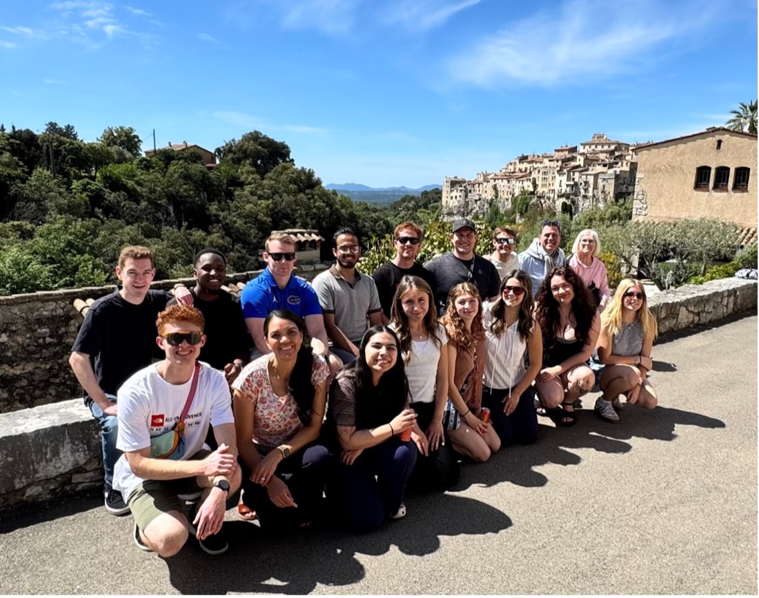 Group student photo in France